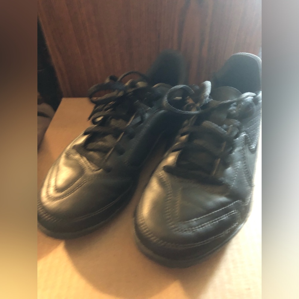 Tempo boy’s black sneakers, size 4 Y
